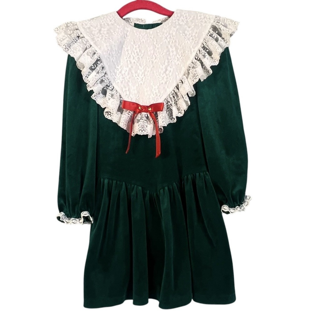 Vintage Evy Green Velvet Girls Christmas Dress with White Lace Collar Drop Waist